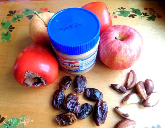 Фрукты можно менять, например, взять красное и зелёное яблоко или хурму и зелёное яблоко. Орехи тоже любые,какие есть в доме,можно даже семечки. Вместо фиников смело берите изюм!