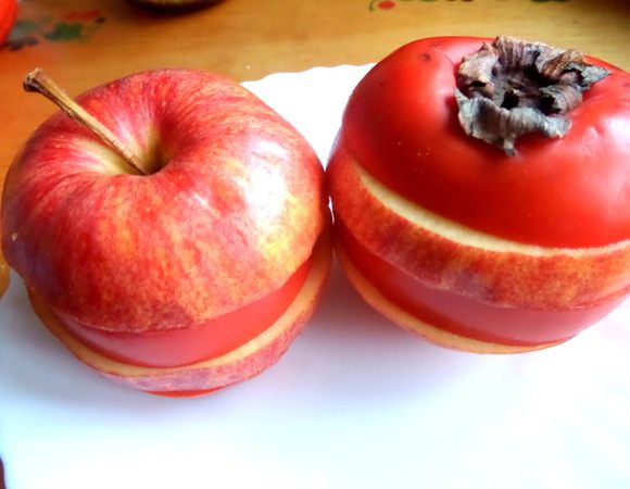 Теперь чередуем дольки разных фруктов,оставляя неизменными только верхушки.