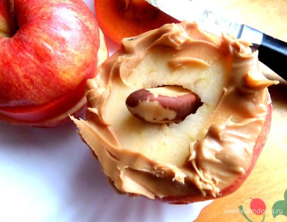 В пустой центр вставим орешек-сюрприз)))