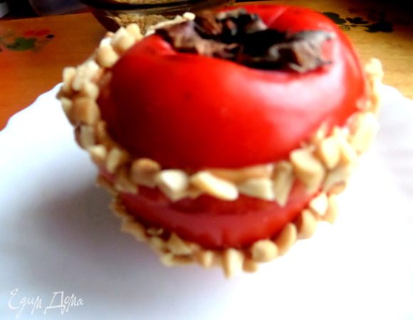 Прокатать боком в орехах сэндвич.