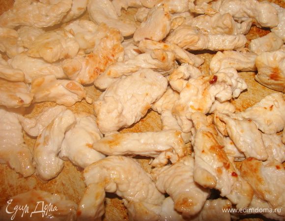 Обжарить на оливковом масле до готовности, чуть присолив. 