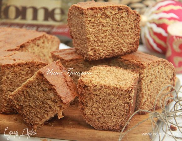 Паркин нарезать на квадраты. Подают обычно к чаю, яблочному и крыжовниковому компотам. Угощайтесь)))