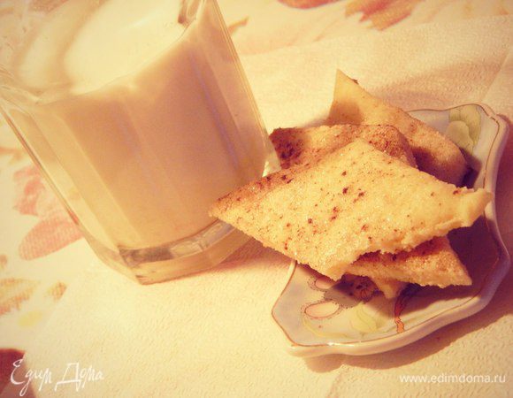 Выпекаем 10-15 минут, не больше. При 200*С. Даем остыть на противне не снимая, чтоб печенье не погнулось.
С молоком или кофе очень вкусно. Из такого количества ингредиентов получает примерно штук 20, можно сделать двойную порцию.
Приятного аппетита! 