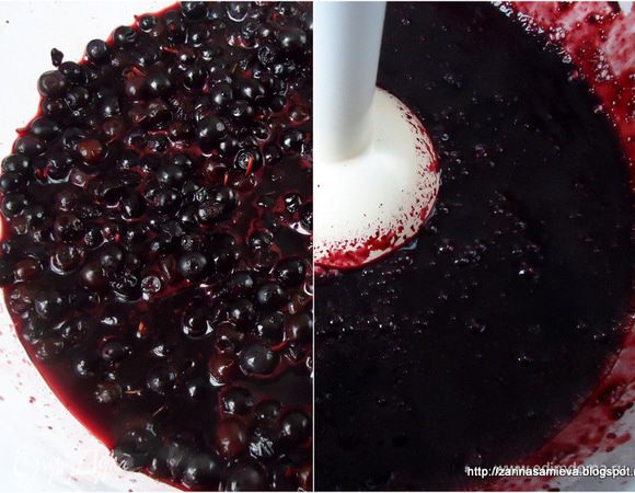 Для крема: Чернику, не размораживая сложить в емкость и прогреть на медленном огне до мягкости ягод. Пюрировать блендером.