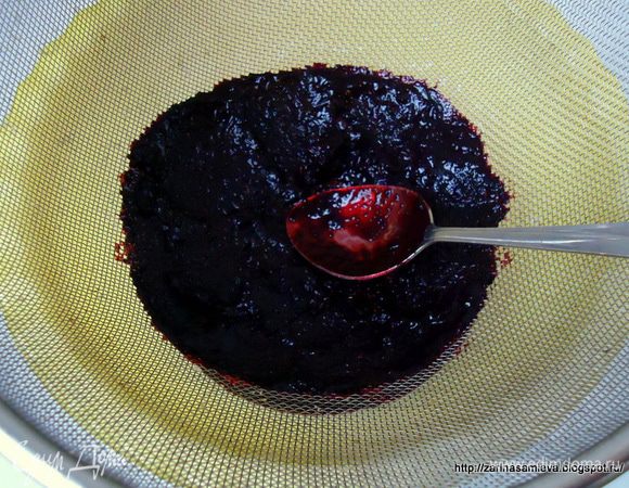 Черничную массу протереть сквозь сито, выход 200 гр. пюре.