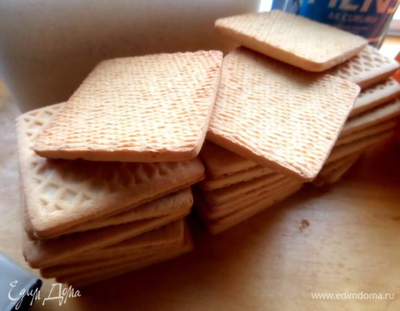 Пока тыква тушится, отмеряем печенье для основы.