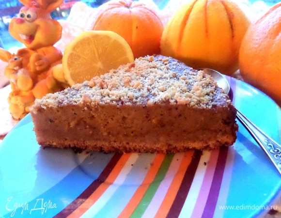 Пирог резала почти горячим, но он отлично держал форму, только начинка была очень и очень мягкая, как суфле, но на следующий день стала плотнее и смело можно было брать в руки кусочек!