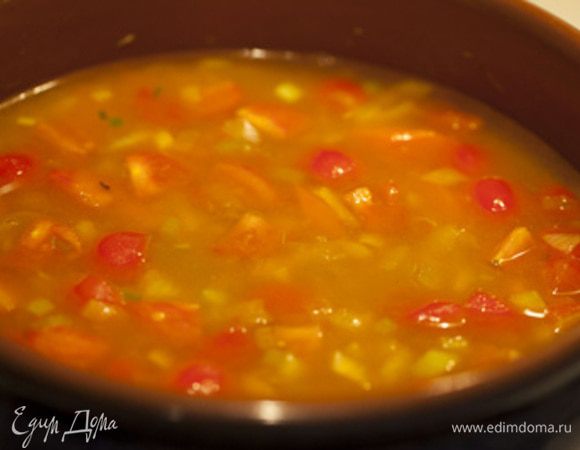 Взбиваем суп блендером. 

Подаем с хрустящим шалфеем и ложкой сметаны.