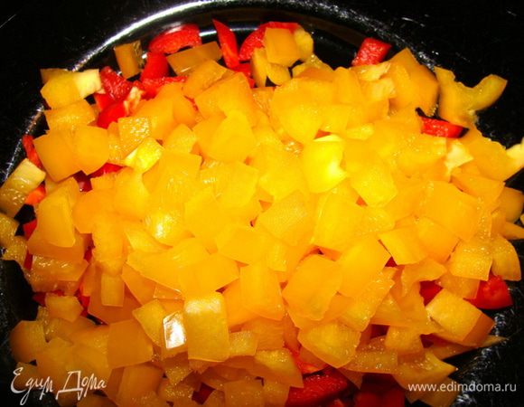 Перец, тоже кубиком.