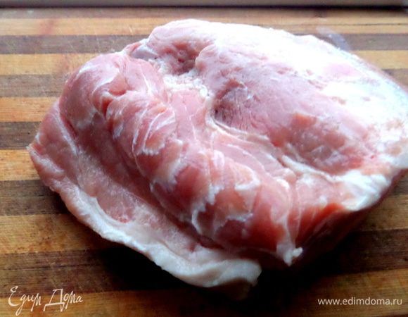 Карбонад, если требуется, обрезать от лишнего сала.