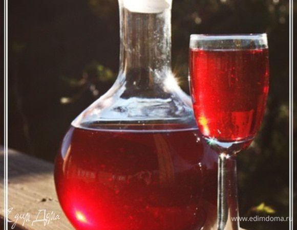 Ну вот. Получилось вот так. Аромат совершенно потрясающий. Смородиновый такой … летний и очень аппетитный. А цвет … впрочем, сами судите.