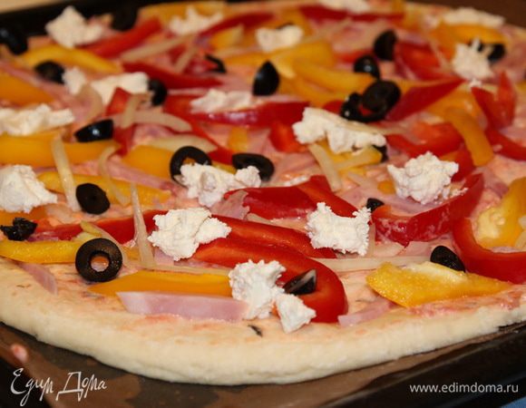 Равномерно распределить творожный сыр.