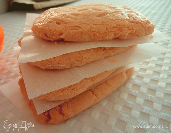 Запекать  20-25 минут пока края не начнут золотится.
Дать остыть 5 минут на противне и переложить на сетку до полного остывания.
