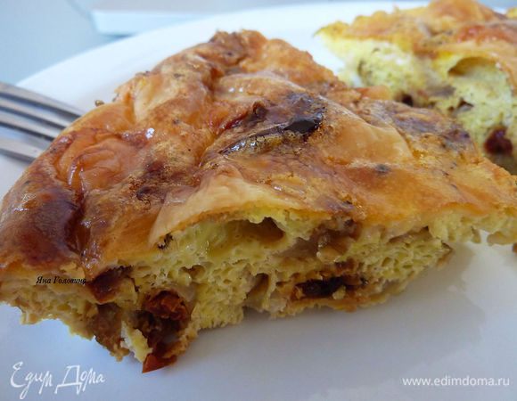 Очень хочу посоветовать рецепт фритаты от Юлии Высоцкой 

http://www.edimdoma.ru/retsepty/60645-frittata-s-syrom-timyanom-i-vyalenymi-pomidorami

Просто объедение !!! 