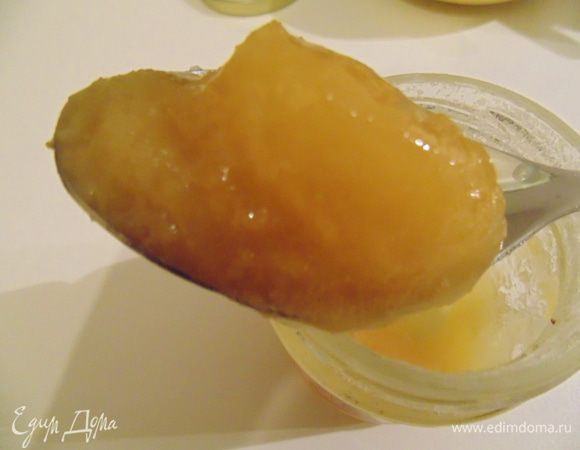 имбирь, сок половины лимона и цедру лимонную, мед (если мед густой, как в моем случае, растопить в микроволновке). Закройте чашку пленкой и поставьте в холодильник на 2 часа мариноваться.