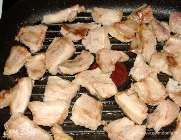 Обжарить с солью до готовности.