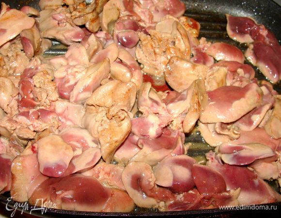 Ее тоже обжарить до полной готовности, присолив.