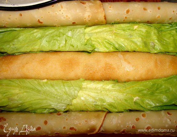 По краям сырные блинчики. 