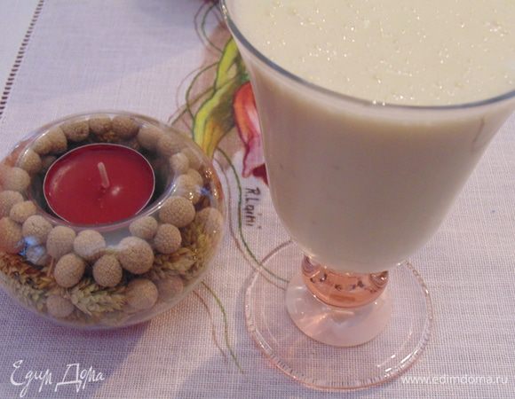 Взбить блендером сок апельсина, бананы и йогурт.
Сладкоежкам добавить мороженое или мед и снова взбить.
Подавать сразу!
Приятного аппетита!!!