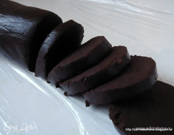 После тесто разрезать на диски толщиной 5-7 мм.