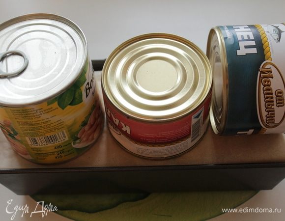 Не вытаскивая из формы дать террину остыть и отправить на холод, нагрузив небольшим грузом. (что было под рукой)