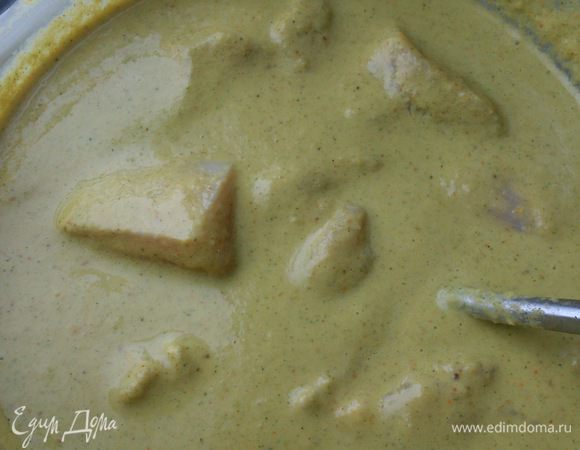 Залить мясо маринадом и оставит на 2-3 часа.