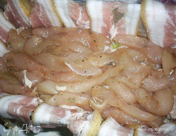 На него маринованную курочку.