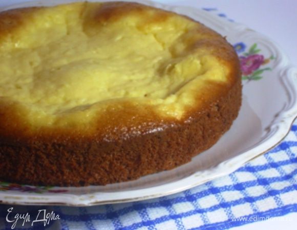 Выпекать при температуре 180 градусов около 30 минут. Выключить духовку и оставить в ней пирожок на некоторое время.