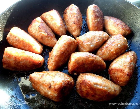 Продолжаем обжаривать и переворачивать постоянно до готовности.