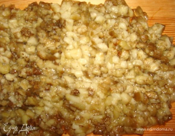 Баклажаны порезать мелким кубиком и еще порубить. И перци и баклажаны получаются нежнейшей структуры!