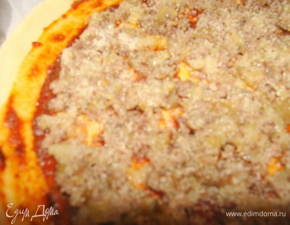 Посыпать ореховой мукой.