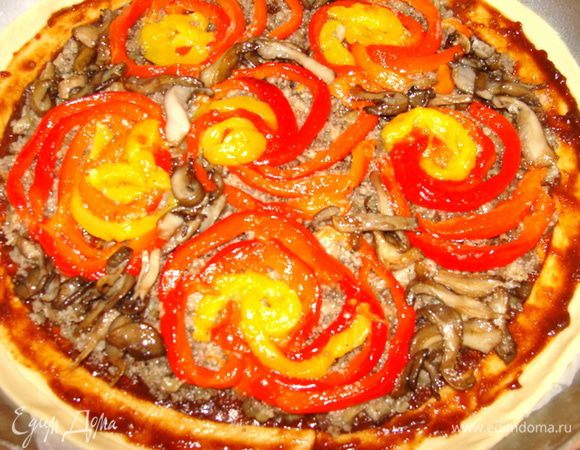 Вокруг перца выложить вешенки.