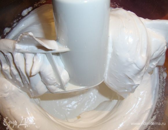 Перед лепкой взбить белки с сахаром в устойчивую пену как на меренги.