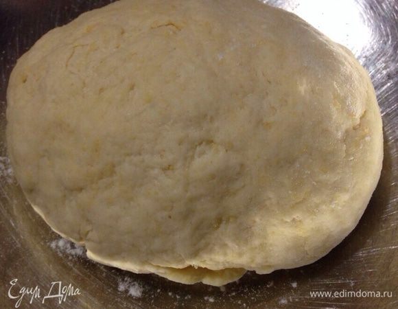 Вымешать тесто, пока оно не станет гладким и однородным. Закрыть пленкой и убрать в холодильник на 30 минут. Муки может уйти чуть больше!!!