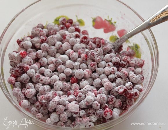 К ягоде добавить крахмал.
