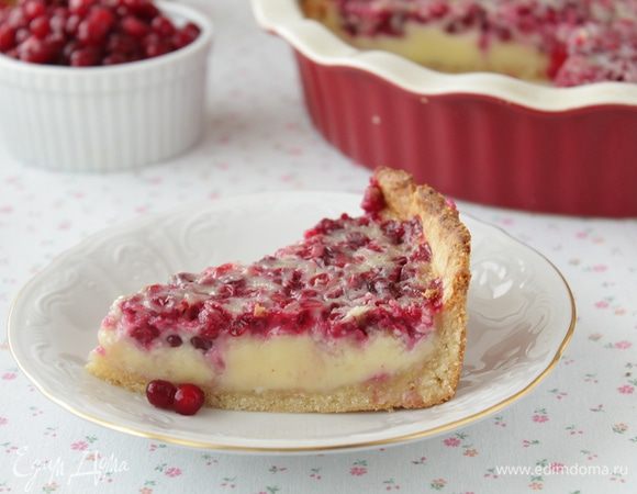 Запекать в духовке при 180-200 С около 30 минут.  Начинка должна схватиться, но серединка еще может подрагивать.
Тарт остудить и убрать в холодильник до полного застывания. 