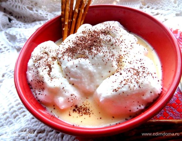 Сверху я посыпала растворимым порошком горячего шоколада,но можно украсить и ягодами!