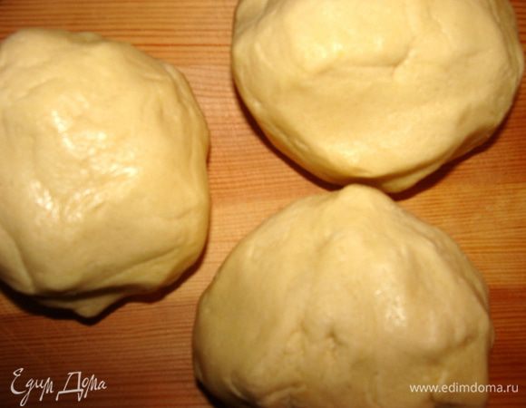 Разделить на 3 части и убрать в холодильник на 30 минут.