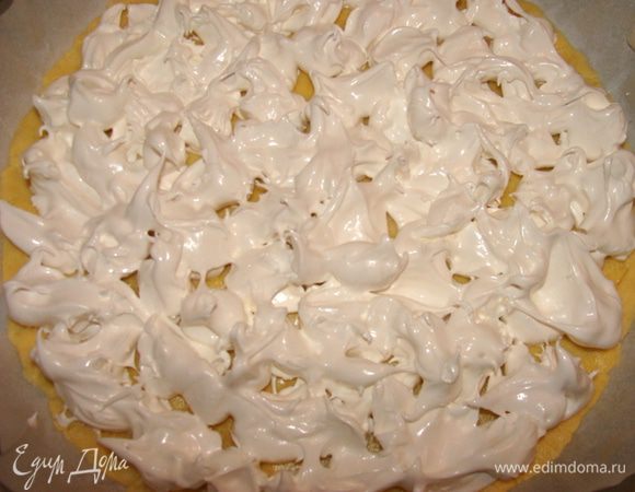 Сверху накидать белок.