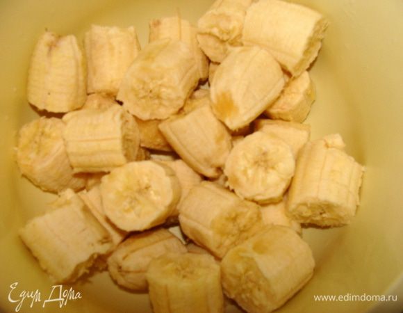 Крем: Бананы очистить, наломать кусочками.