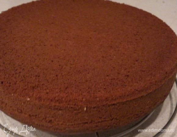 Остудить корж на решетке. 