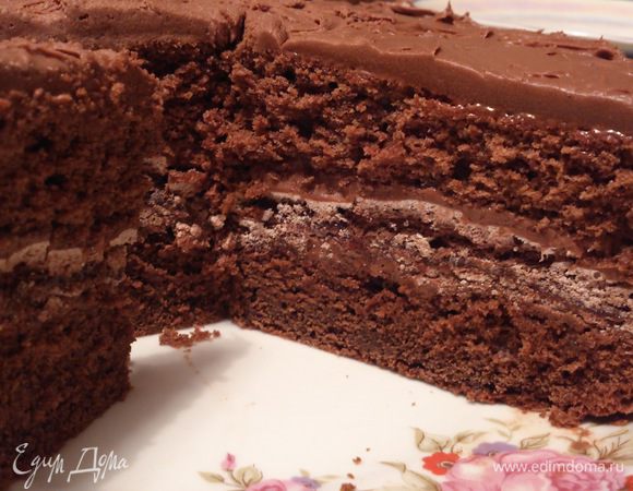 Вот так тортик выглядит в разрезе. Очень вкусно!!! А если пропустить корж безе, то процесс приготовления вообще не займет больше 1 часа))