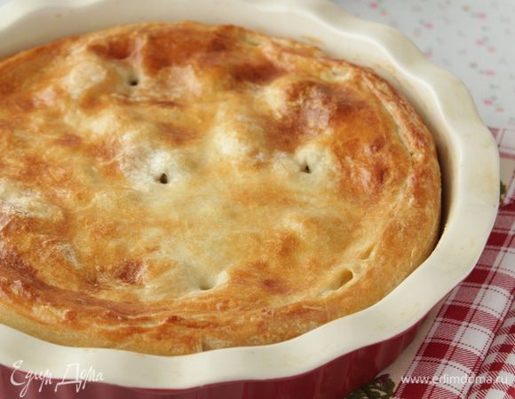Отправляем в духовку выпекаться при 180-200 гр. , пока верх нашего пирога не зарумянится.
