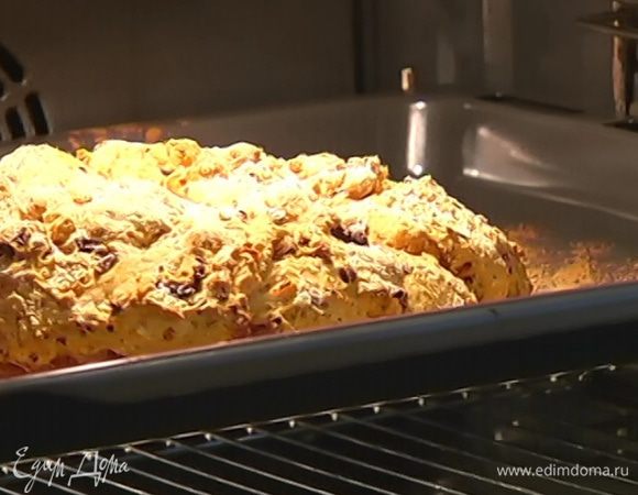 Выпекать хлеб в разогретой духовке 25 минут.

