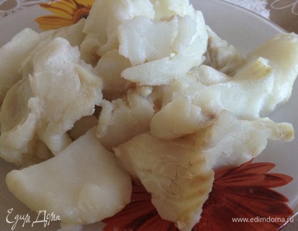 Вытащить рыбу через 10 минут, а картошку доварить.