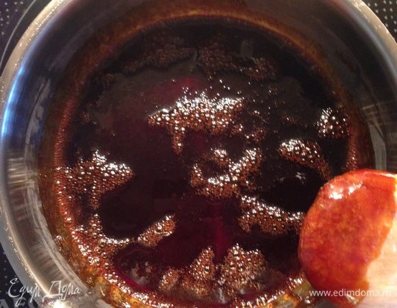 Карамель:
Сахар, воду, сок довести до кипения и оставить кипеть 6-8 мин. Затем перелить в форму (d18cm), смазанную сливочным маслом.