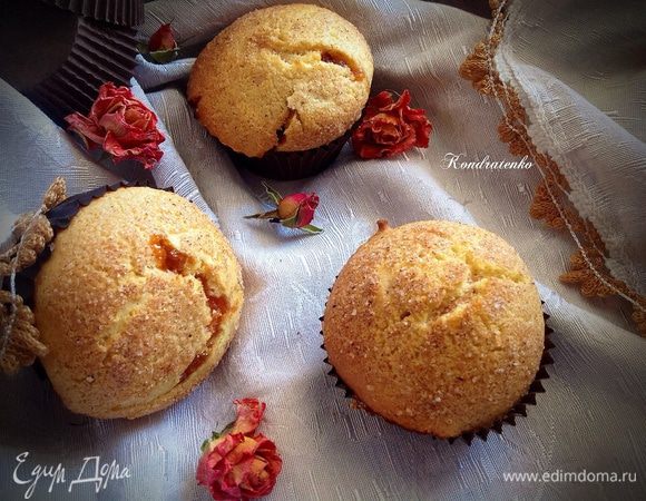 Выпекать 20-25 минут в разогретой духовке до 180 градусов.
Маффины остудить и подавать к столу, с чаем, кофе или молоком. Приятного аппетита!:)