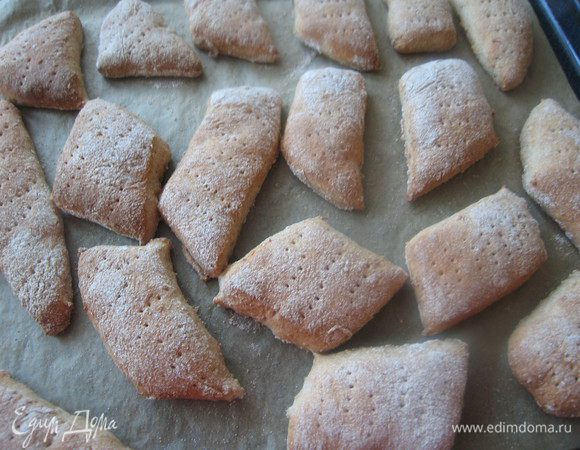 Выпекать в разогретой до 200 градусов духовке 15 минут, до легкого румянца.