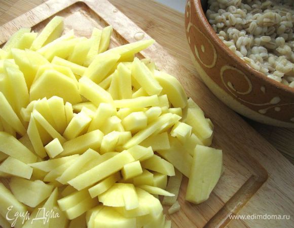 Картофель – соломкой.