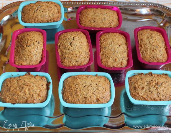 Готовые кухены должны посотоять еще так 10 минут. Затем достаем их из формы.